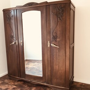 Interior - Modern apartment in a renovated 18th century historic landmark (Rhodt unter Rietburg)