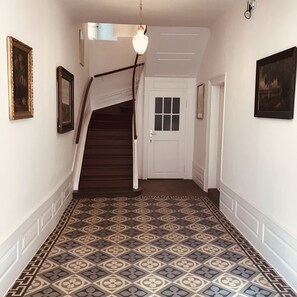 Interior - Modern apartment in a renovated 18th century historic landmark (Rhodt unter Rietburg)