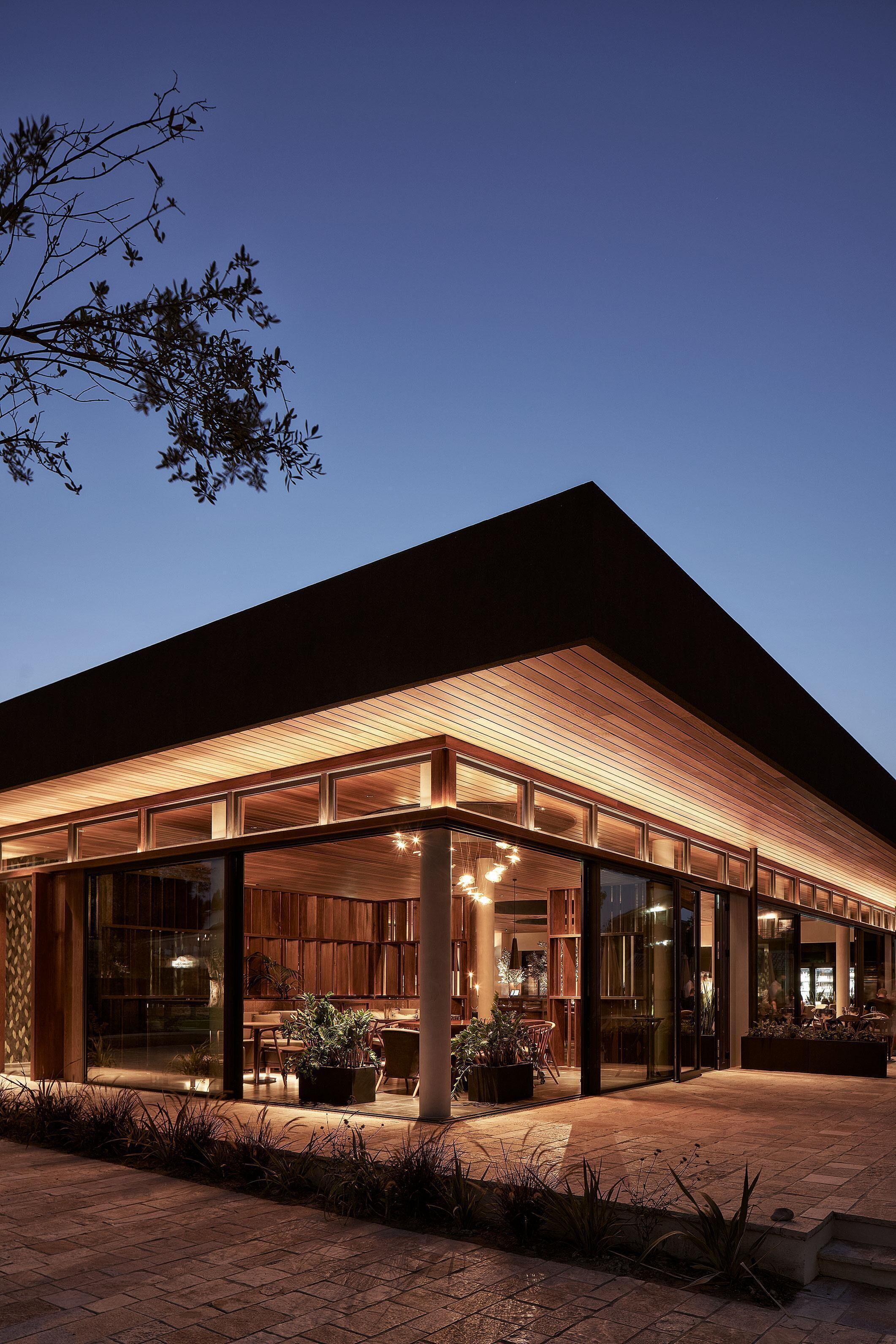 المنشأة من الخارج