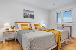 2 bedrooms, desk, iron/ironing board, travel cot