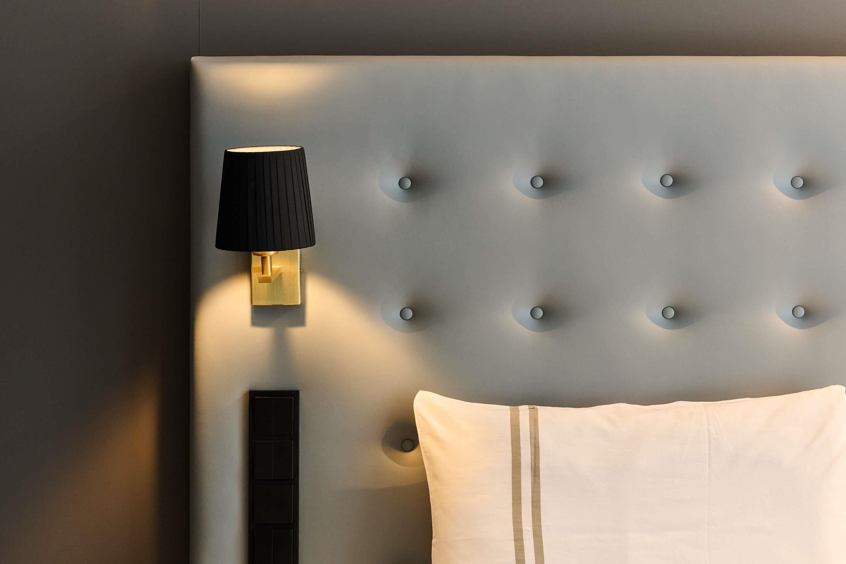 Soundproofing, free WiFi, bed sheets