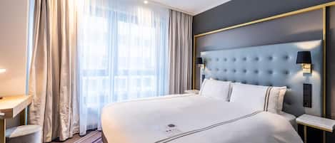 Soundproofing, free WiFi, bed sheets