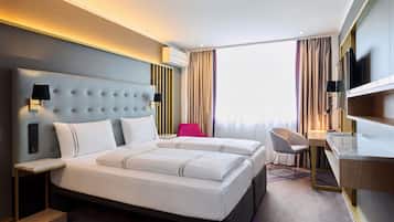 Habitación con 2 camas individuales, regadera para personas con discapacidad | Insonorización, wifi gratis y ropa de cama