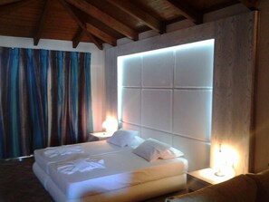 Minibar, individually decorated, individually furnished, desk - Aria Hotel Skiathos (Skiathos)
