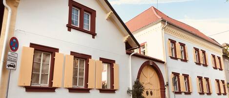 المنشأة من الخارج