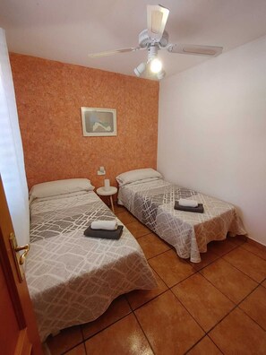 1 chambre, fer et planche à repasser, Wi-Fi gratuit, draps fournis