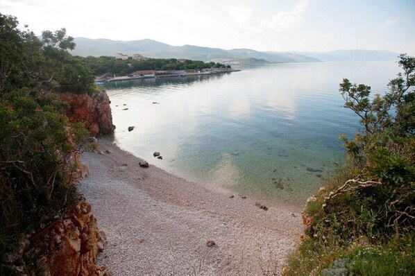 Una spiaggia nelle vicinanze