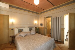 2 bedrooms, iron/ironing board, Internet, bed sheets