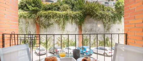 屋外ダイニングエリア