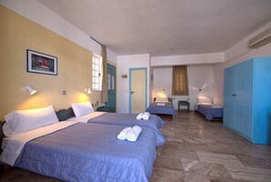A hotel room with two beds, a bathroom, and a wardrobe. - Adonis Studios Koutouloufari (Hersonissos)