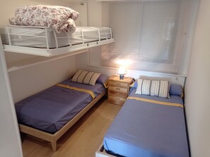 2 chambres, fer et planche à repasser, Wi-Fi gratuit, draps fournis
