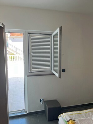 1 quarto, cofres nos quartos, berço de viagem, Wi-Fi de cortesia