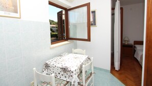 Studio, 1 Double Bed, Non Smoking, Balcony | Private kitchen