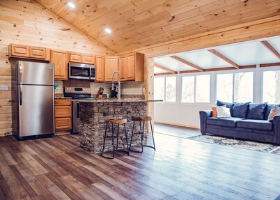Cozy Mountain Cabin near Ohiopyle, Hot-Tub