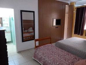 3 bedrooms, desk, free WiFi, bed sheets