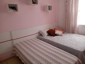 3 bedrooms, desk, free WiFi, bed sheets