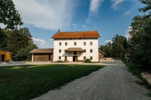 Farmhouse right on the water