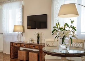 Deluxe Studio Suite | Minibar, in-room safe, desk, laptop workspace - Boutique Hotel del Corso  (Florence)