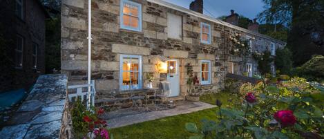 Luxury Cottage, Private Bathroom, River View | Exterior