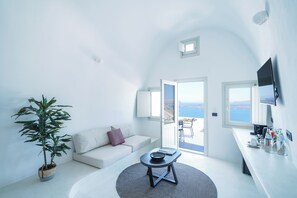 Egyptian cotton sheets, premium bedding, down duvets, memory-foam beds - Santonero - The Philoxenia Project (Santorini)