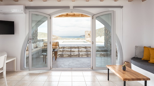 Sea View Suite With Jetted Mini Pool | 거실 공간