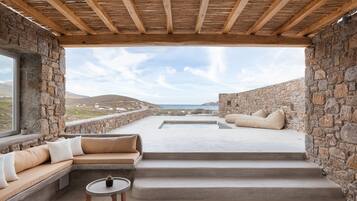 Sea View Suite With Jetted Mini Pool | Hiên