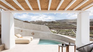 Partial Sea View Suite With Jetted Mini Pool | 테라스/파티오