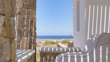 Sea View Suite With Jetted Mini Pool | 테라스/파티오