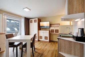 Fridge, coffee/tea maker - Helgolandia Apartments (Helgoland)