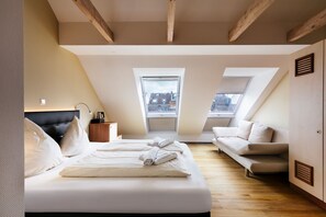 Minibar, in-room safe, laptop workspace, free WiFi - Helgolandia Apartments (Helgoland)