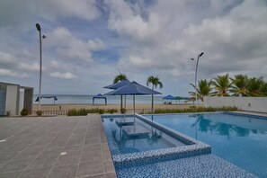 Outdoor pool - Mágico Apartamento Frente al Mar 3 Habitaciones (Coveñas)