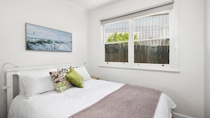 3 habitaciones, tabla de planchar con plancha, internet y ropa de cama 