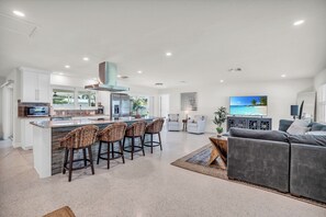 Smart TV, table tennis