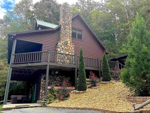 Exterior - Special $100 Discount, 4/3 on a Byers Creek,Hot Tub (Young Harris)