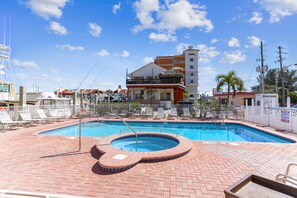 Appart'hôtel (Madeira Bay II 315  Walk to beach, Po) | Piscine