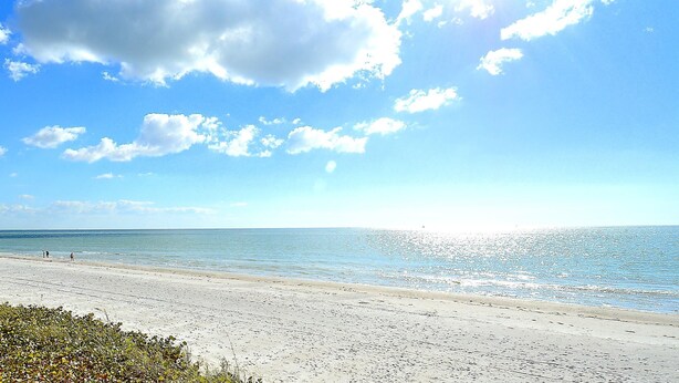 A beach with clear skies and calm water. - Madeira Bay II 315 Walk to Beach, Pool, Bar, Restaurant (Madeira Beach)