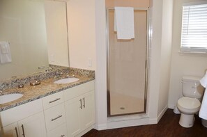 Apartment, Multiple Beds (Lucaya 4 Bedrooms 3 Baths Townhome wi) | Bathroom - Lucaya 4 Bedrooms 3 Baths Townhome With Resort Pool (Kissimmee)
