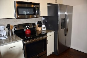 Huoneisto, useita sänkyjä (Lucaya 3 Bedroom 2 Bath Townhome with) | Yksityinen keittiö