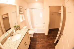 A bathroom with a sink, toilet, shower, and bathtub. - Modern Lucaya 4 Bedrooms 3 Baths Townhome (Kissimmee)