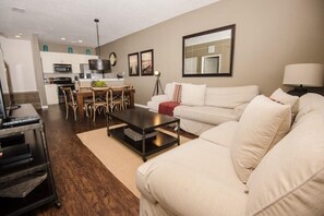 Apartment, Multiple Beds (*December Special* LV 3 Beds 2 Baths ) | Living room