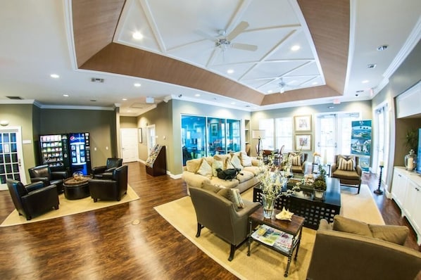 Apartment, Multiple Beds (*December Special* LV 3 Beds 2 Baths ) | Interior