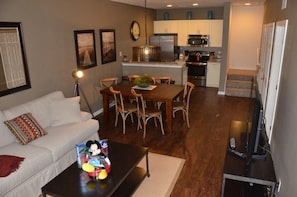 Apartamento, varias camas (*November Special* at LV 3 Beds 2 Bat) | Sala de estar