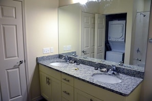 Apartment, Multiple Beds (*November Special* at LV 3 Beds 2 Bat) | Bathroom - November Special at LV 3 Beds 2 Baths Id:61209 (Kissimmee)