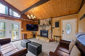 スマートテレビ、暖炉、テレビゲーム、DVD プレーヤー