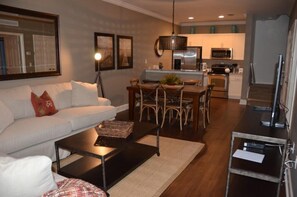 Apartment, Multiple Beds (Lucaya 3 Bedrooms 2 Bathrooms Townhom) | Living room
