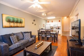 Huoneisto, useita sänkyjä (Lucaya 3 Bedroom 2 Bath Townhome with) | Olohuone