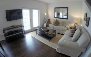 Apartment, Multiple Beds (*December Special* Lucaya 4 Bed 3 Bat) | Living room