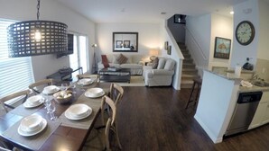 Căn hộ, nhiều giường (*December Special* Lucaya 4 Bed 3 Bat)