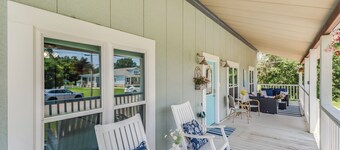 Walk to the Beach & Downtown, Large Front Porch, Premium Bedding 