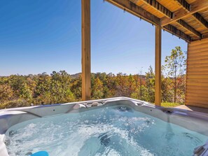 Outdoor spa tub - Bella Vista - Cozy Cabin with Breathtaking Views (Cleveland)